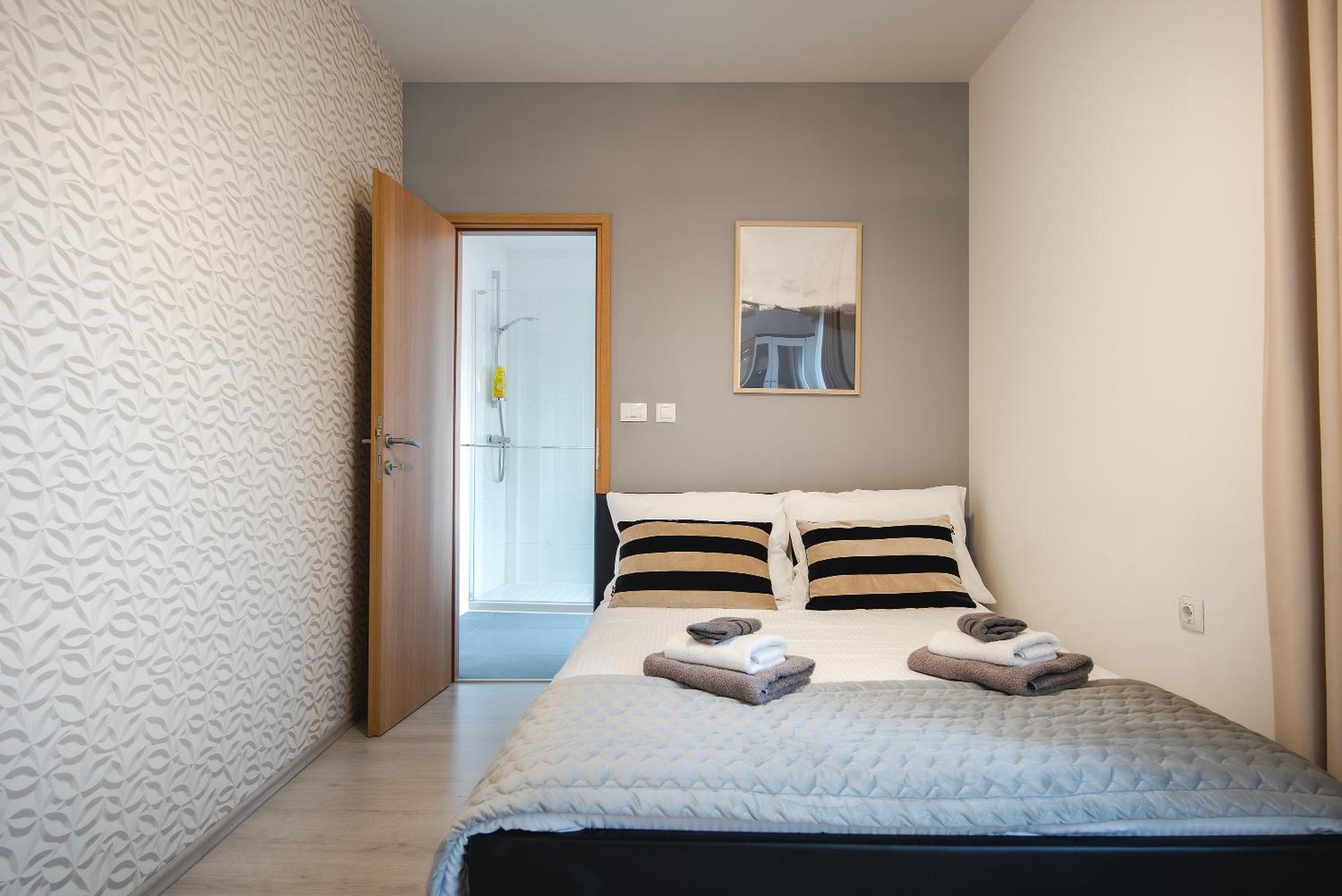 Arta Apartment City Center II - With Private Parking Pula Exteriör bild