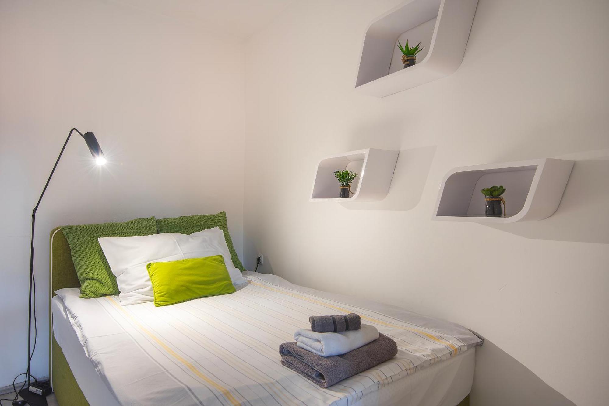 Arta Apartment City Center II - With Private Parking Pula Exteriör bild